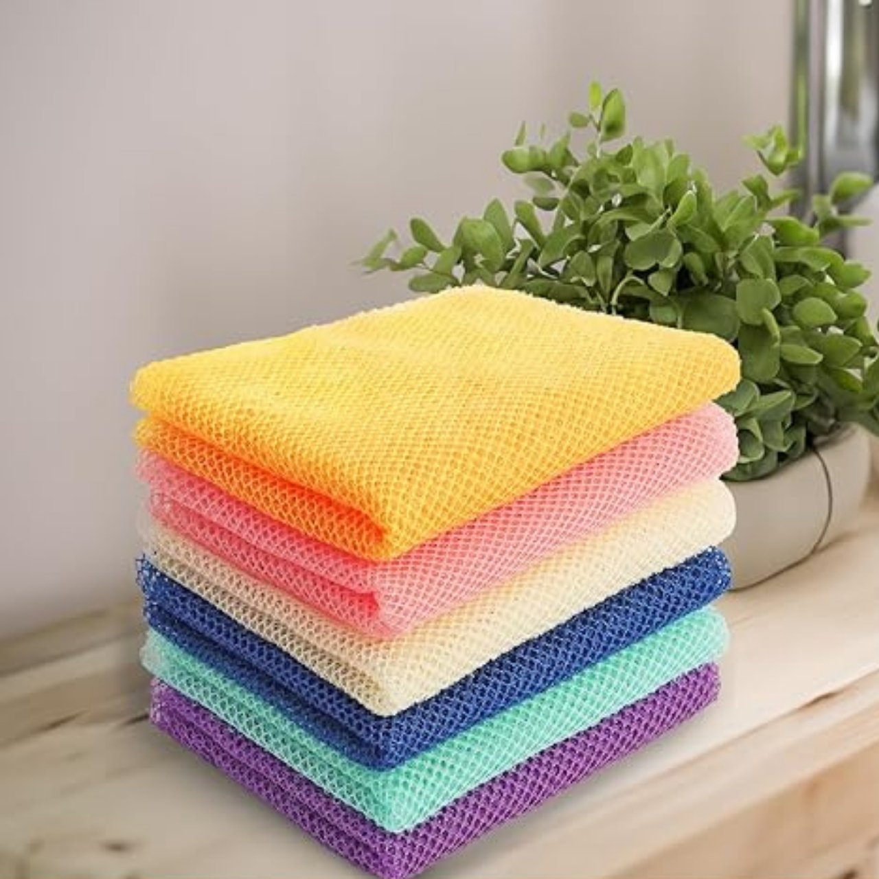 The length of the mesh cloth makes it easy to wash your back and other hard-to-reach areas.