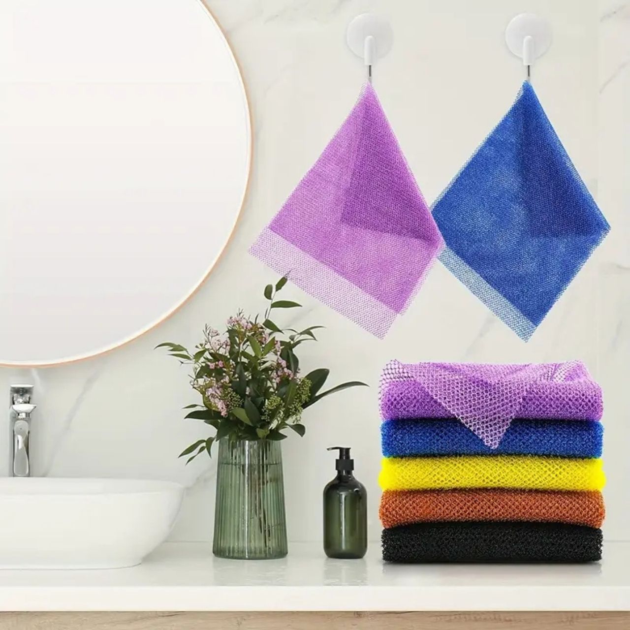 It dries quickly, which prevents the build-up of bacteria and odours.