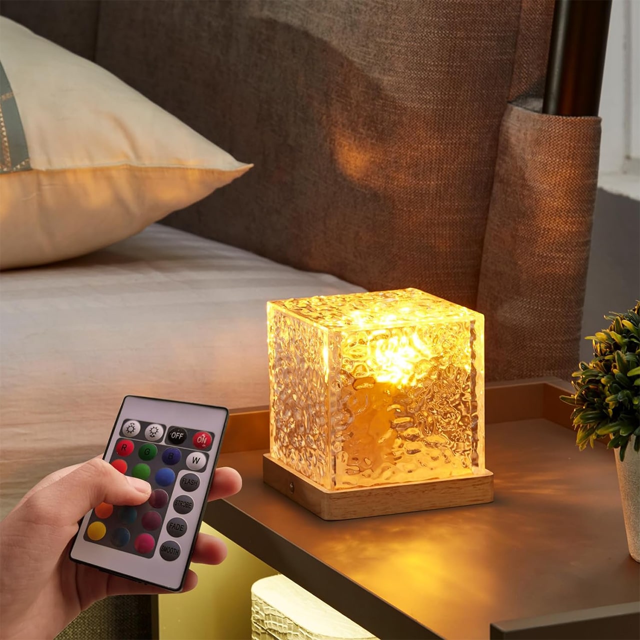 The dynamic luminaire creates waves that reflect the effect of the Aurora Borealis on the walls.