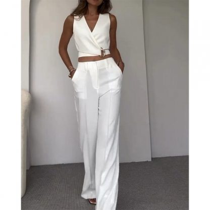Elegant top with a unique design - Image 1