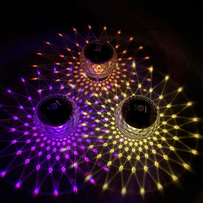 BallLamp, a waterproof and solar LED light that changes colours - Image 3