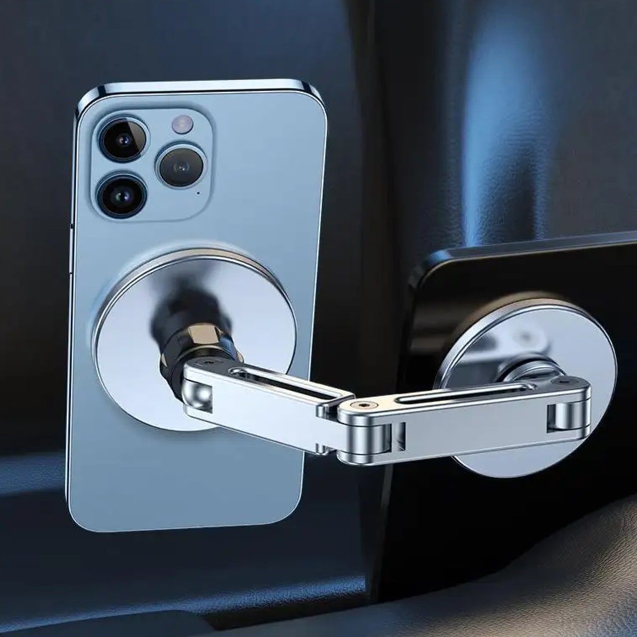 Suitable for the car, but can also be used on a shelf, work surface, etc.