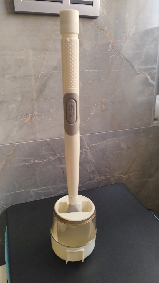 BestBrush, the revolutionary toilet brush with a button for dispensing cleaner - Image 9
