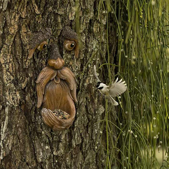 A tree ornament in imitation wood is a great addition to your garden or orchard!