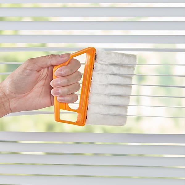 BlindsBrush – microfibre brush for cleaning both sides of blinds - Image 2