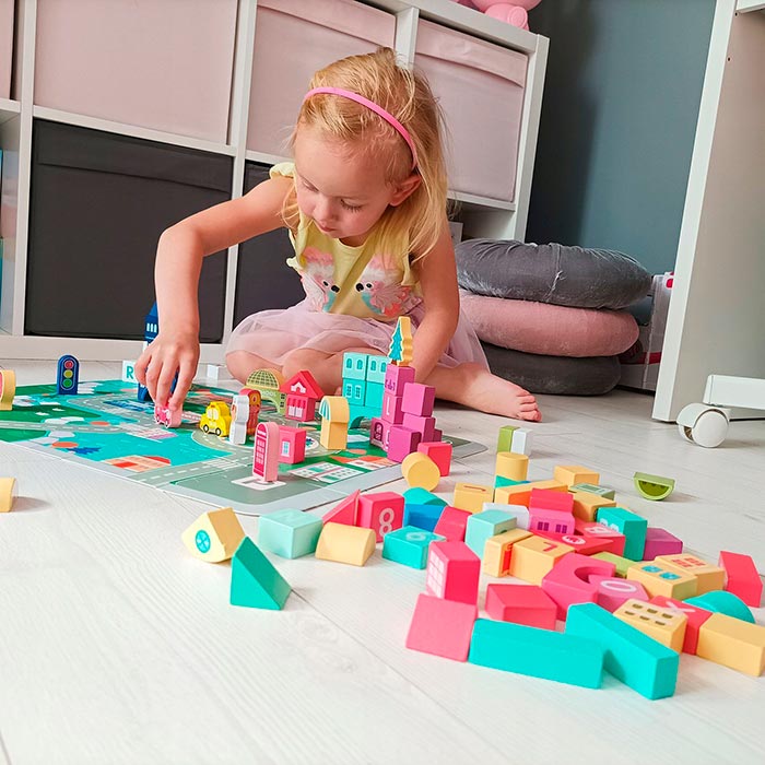 BlockCity, a set of blocks in different shapes with a handy box and play mat - Image 7