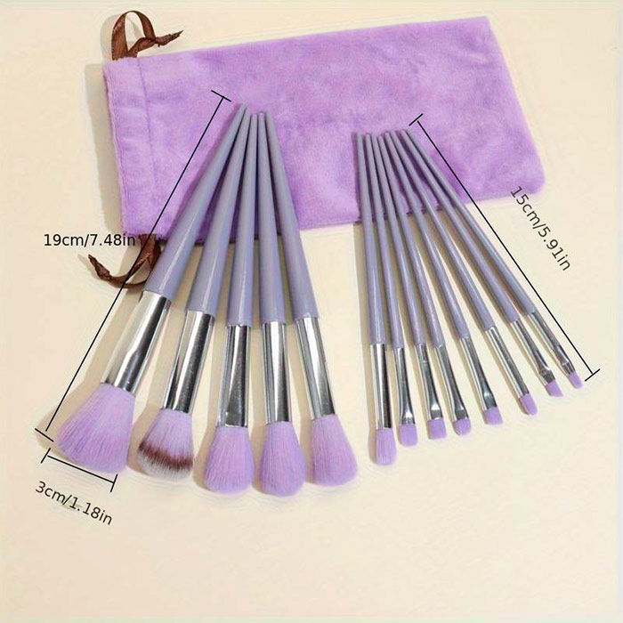 Suitable for applying powder, bronzer, eyeshadow, lipstick, etc.