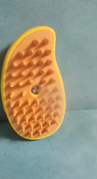 Brushy, electric pet brush with spray - Image 10