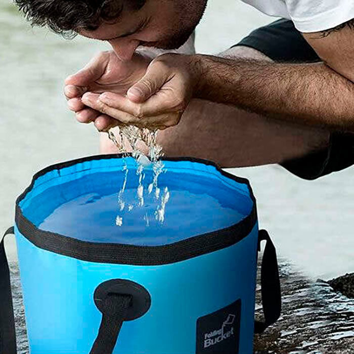A waterproof bag is an indispensable accessory for outdoor and home use, e.g. carrying things, washing fruit and vegetables, etc.