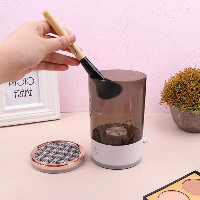 CleanMakeup, a device for cleaning and storing make-up brushes - Image 4