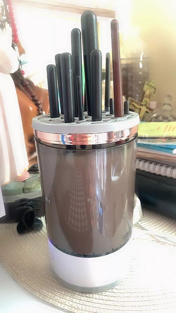 CleanMakeup, a device for cleaning and storing make-up brushes - Image 9