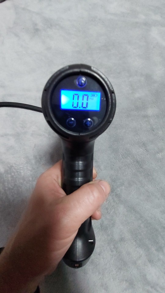 CompressPump, portable tyre compressor - Image 10