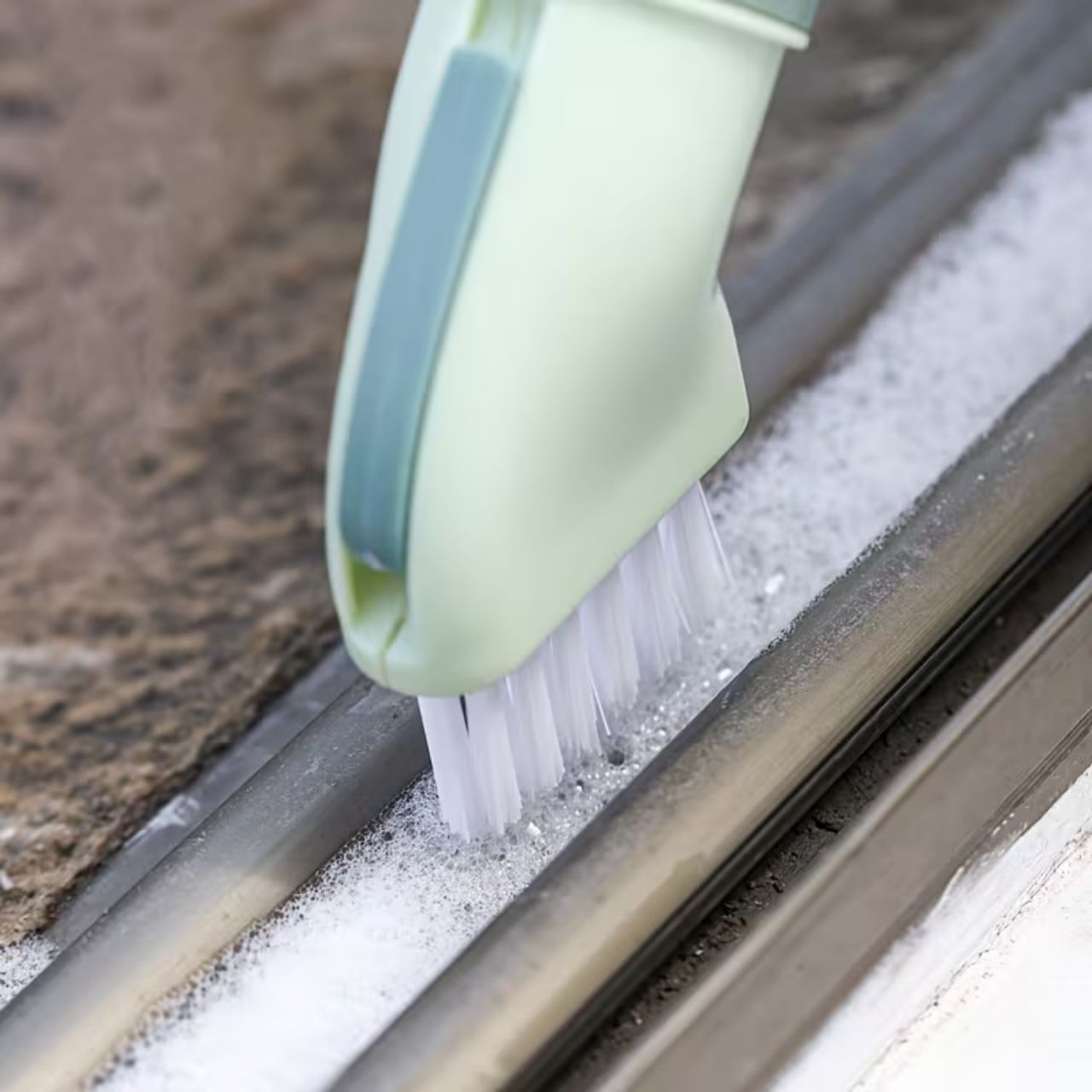 Connectix, cleaning brush with bottle attachment - Image 3