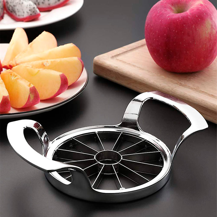 Remove the central part and cut the fruit or vegetable into even slices!