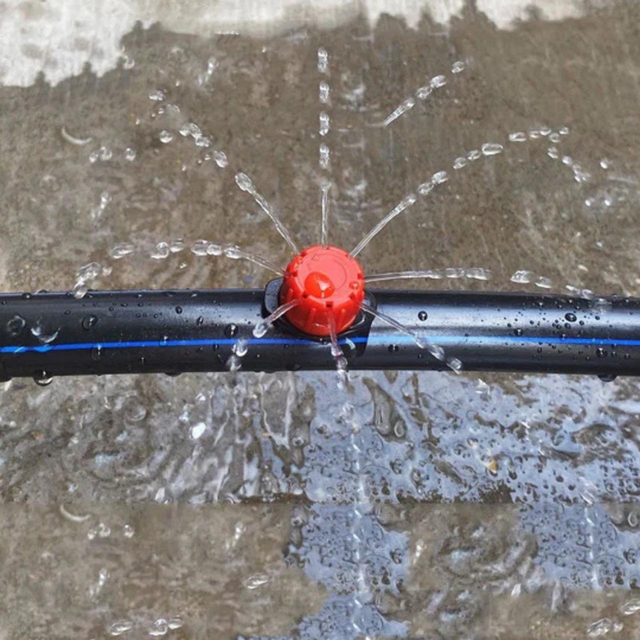 Thanks to the 360° design with 8 holes, you can make sure that every plant receives an even and precise water supply.