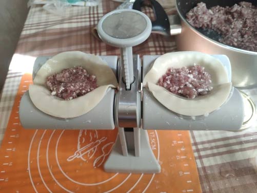 DumplingsMold, the kitchen gadget for making homemade wraps, dumplings and ravioli + FREE e-book - Image 8