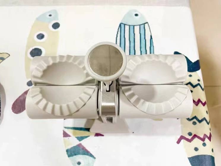 DumplingsMold, the kitchen gadget for making homemade wraps, dumplings and ravioli + FREE e-book - Image 9