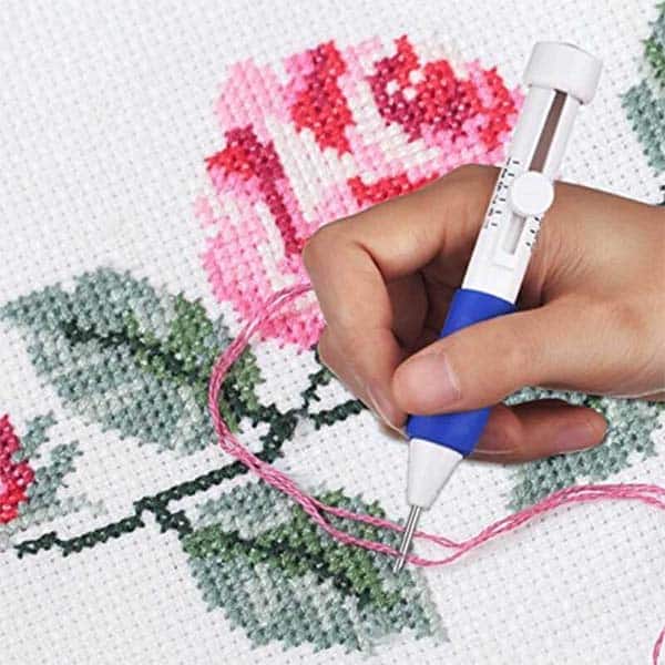 EmbroideryKit, 136-piece set of threads and other common embroidery tools - Image 9