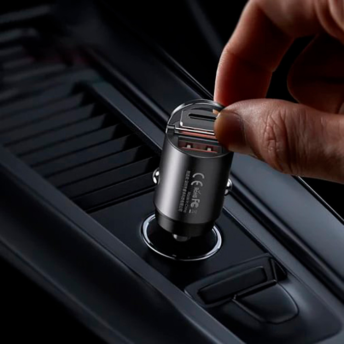 The car charger is extremely powerful, as it offers a charging power of up to 45W!