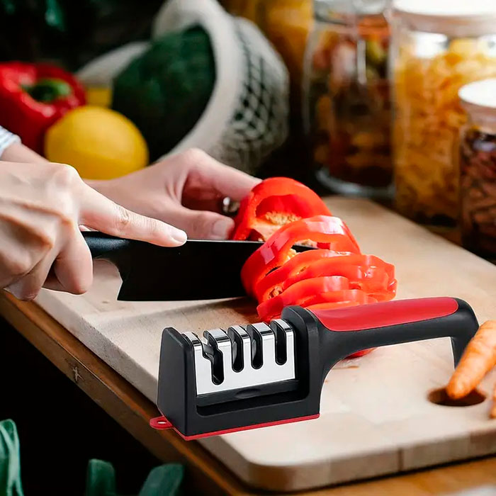 It takes up minimal space and fits perfectly into any kitchen with its portable design!