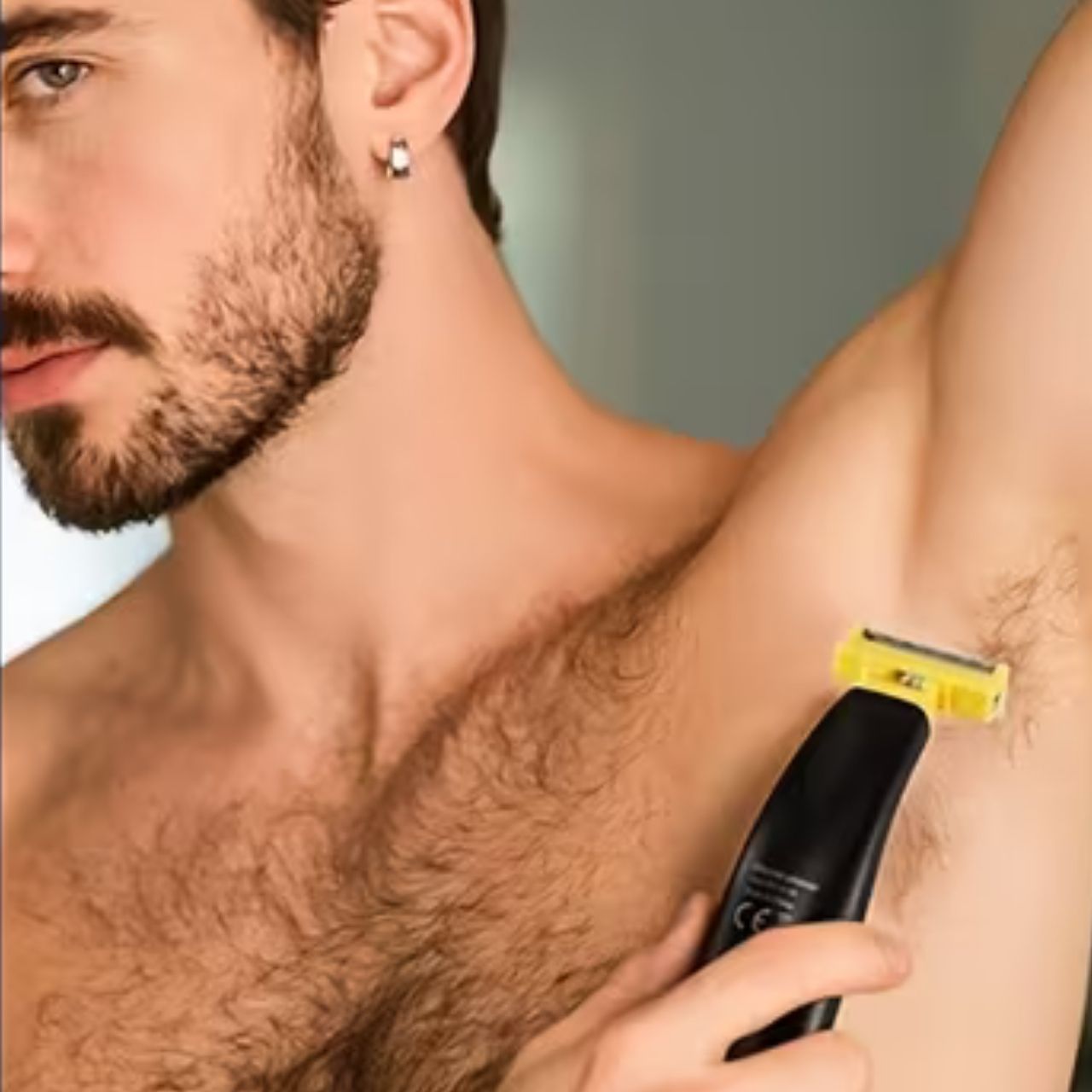 Flexible head for a close shave even in sensitive areas