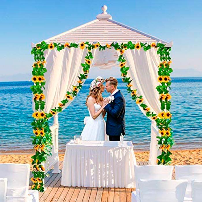 The garland is 2.2 m long and flexible, so you can shape it to your liking.
