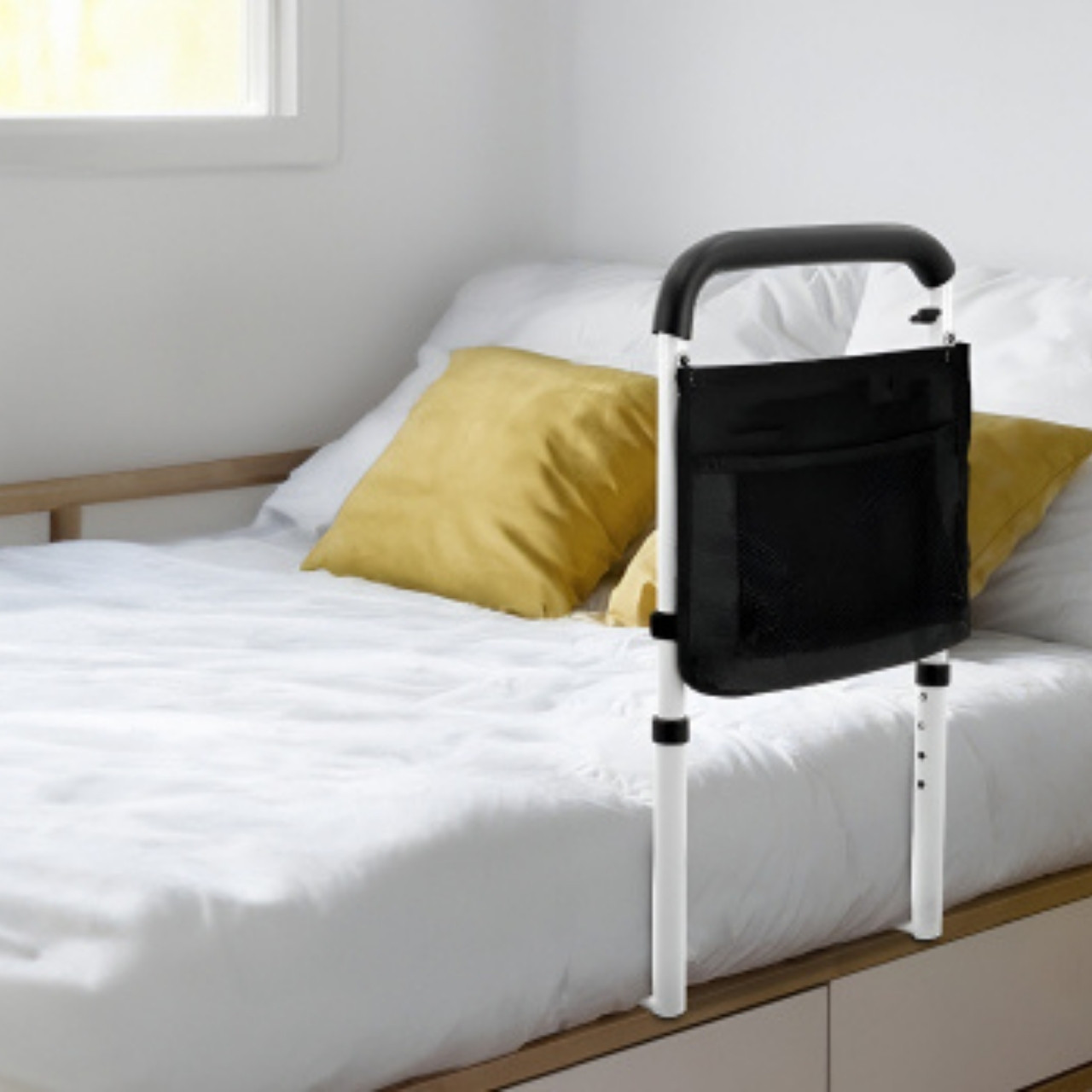 The handle offers exceptional support and reduces the risk of falls, which are common in people with reduced mobility or imbalances. The perfect choice for everyday use in a domestic environment.