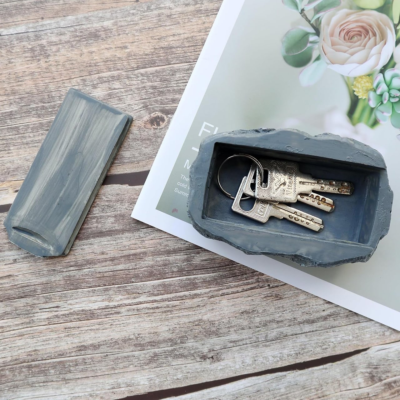 HideKey, a stone-shaped key-hiding gadget - Image 7