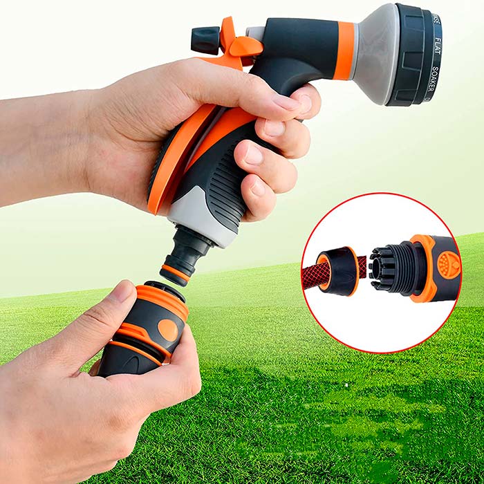 The Watering Set has a lever to regulate the water pressure and a buckle that allows the water to flow even without pressing the lever.
