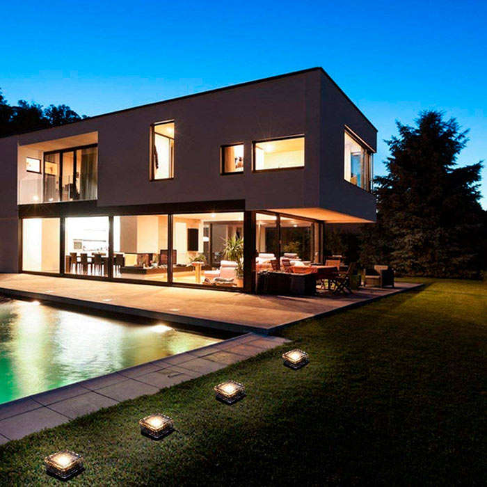 Led lights are great for lighting up the outside of your house - the garden path, the patio, the garden or brightening up the flowerbeds and the veranda!