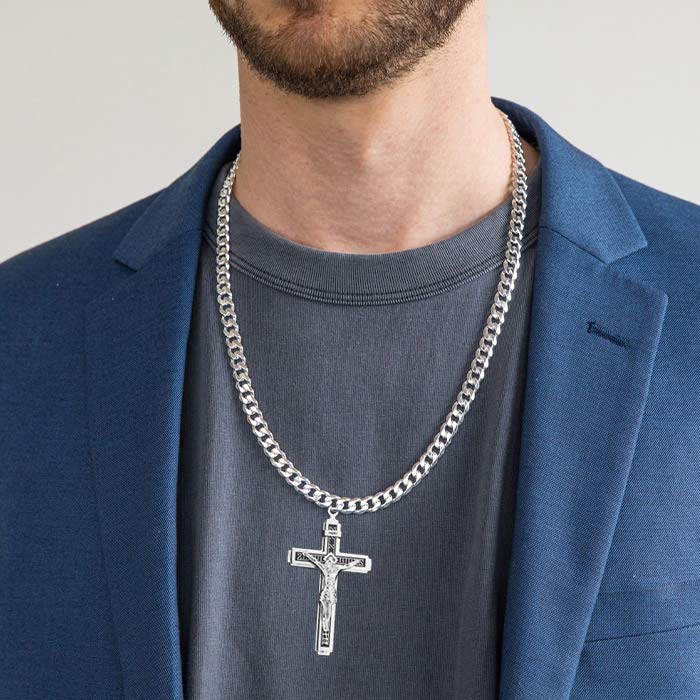 A necklace can also be the perfect fashion accessory!