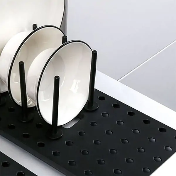 AN INNOVATIVE AND SIMPLE SOLUTION FOR STORING CONTAINERS