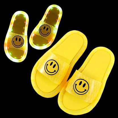 Kids' LED light-up slippers - Image 5