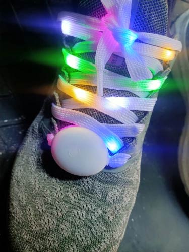 The shoelaces have 4 modes of operation - fast blinking, slow blinking, steady on and off.