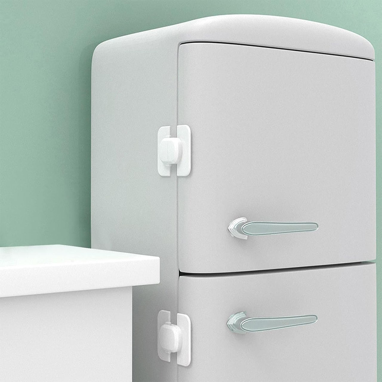 A safety guard for your fridge or freezer to prevent your little ones from opening it unnecessarily!