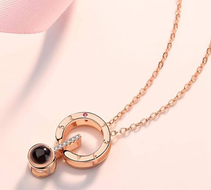 LoveStar necklace that says "I love you" in 100 languages - Image 4