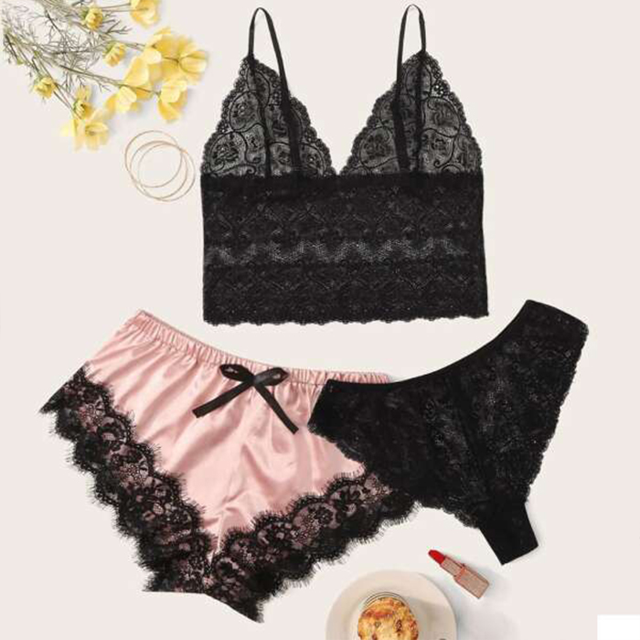 Romantic lace details for an attractive look