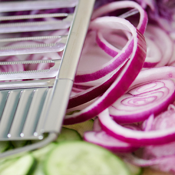 MultiSlicer, multi-purpose vegetable slicer with ergonomic handle and 3 different blades - Image 2