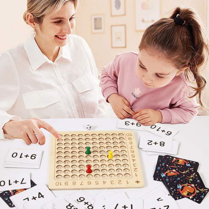 The board game offers 2 different game modes!