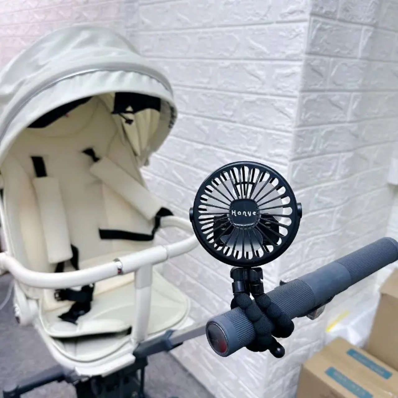 Octy, mini fan with flexible stand - Image 6