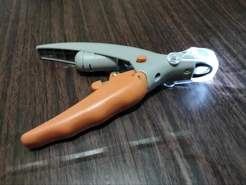 PawGloTrim, claw clipper with LED light - Image 9