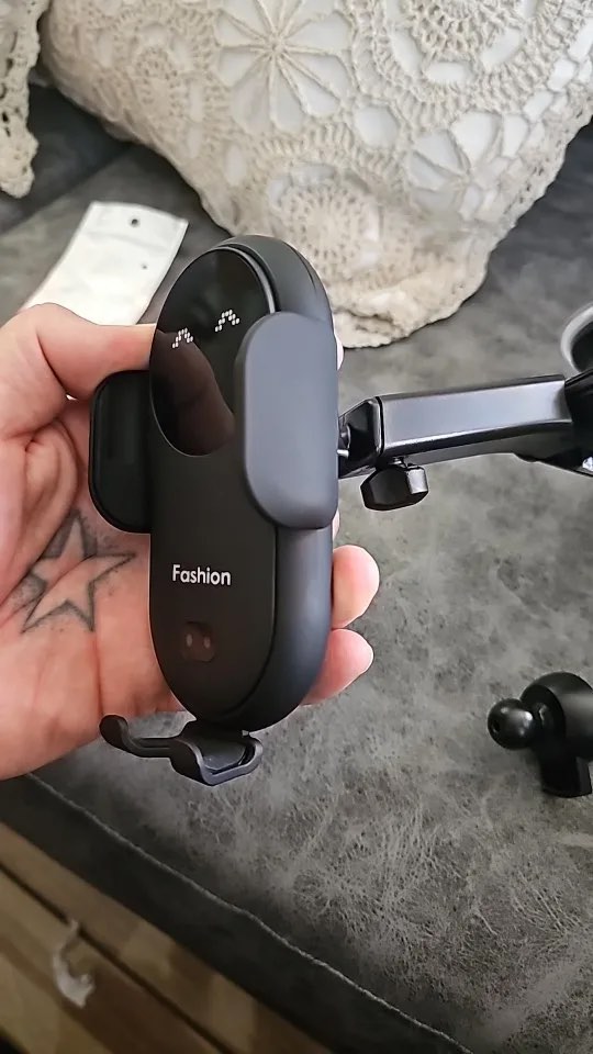Phonezy, wireless charger and carrier in one - Image 10