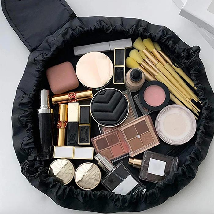 The bag has enough space for all the important accessories, while keeping it small for easy carrying!