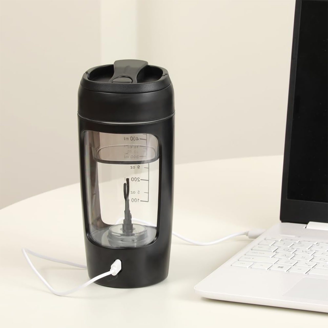 ProteinShaker, an electric shaker with a container that is also a bottle - Image 8