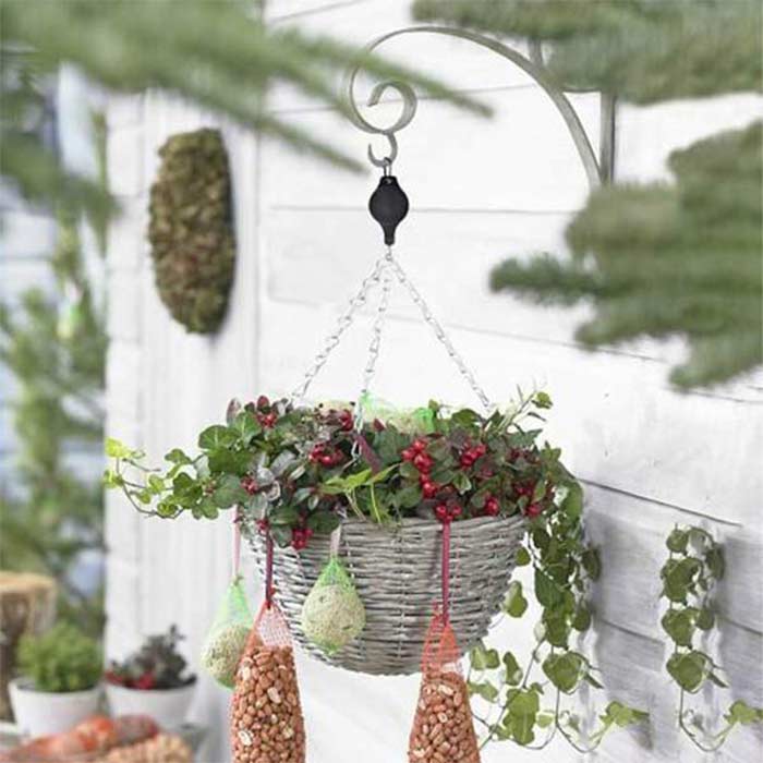 Stretchable tape for extremely easy care of hanging flowers and houseplants