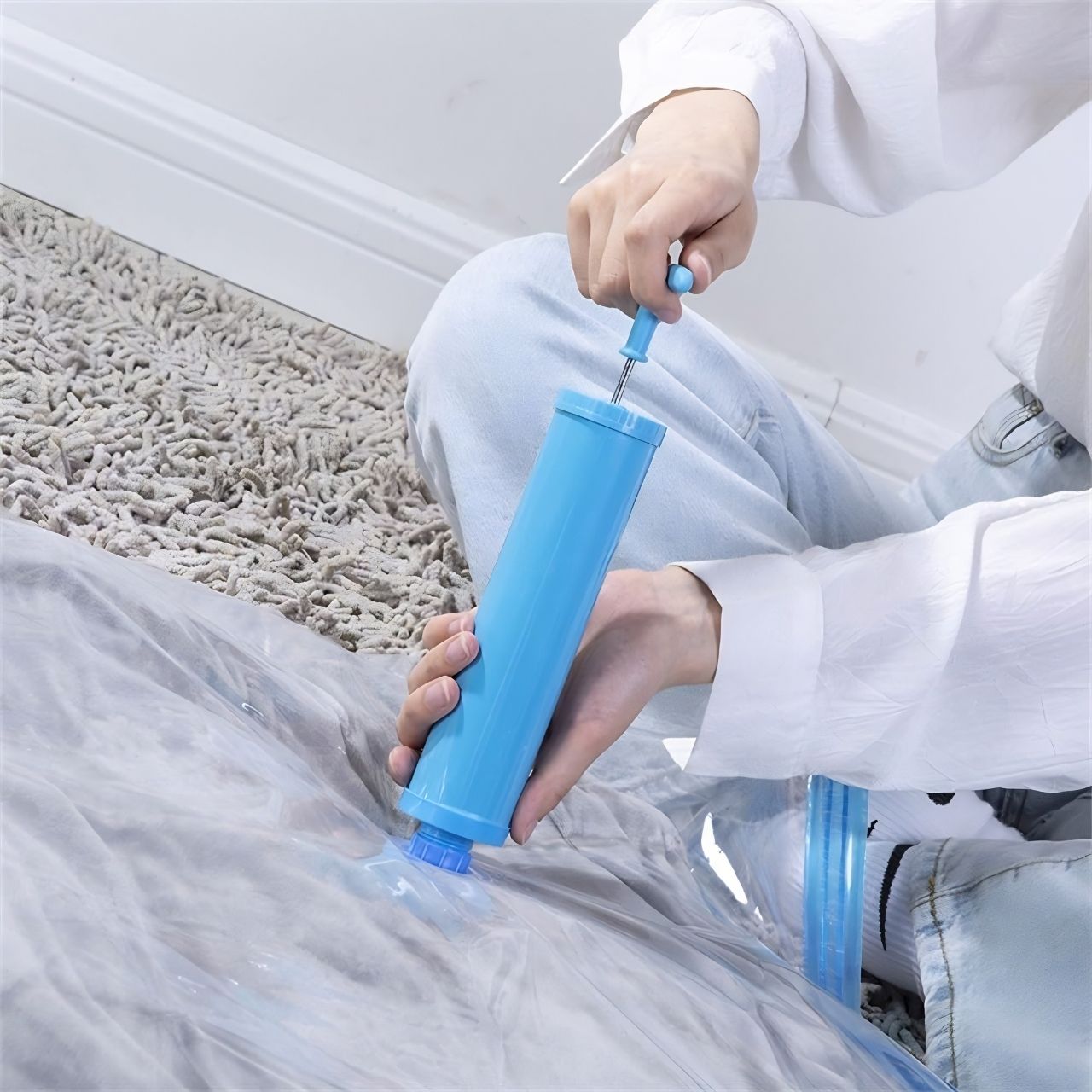 Easy vacuum storage for clothes