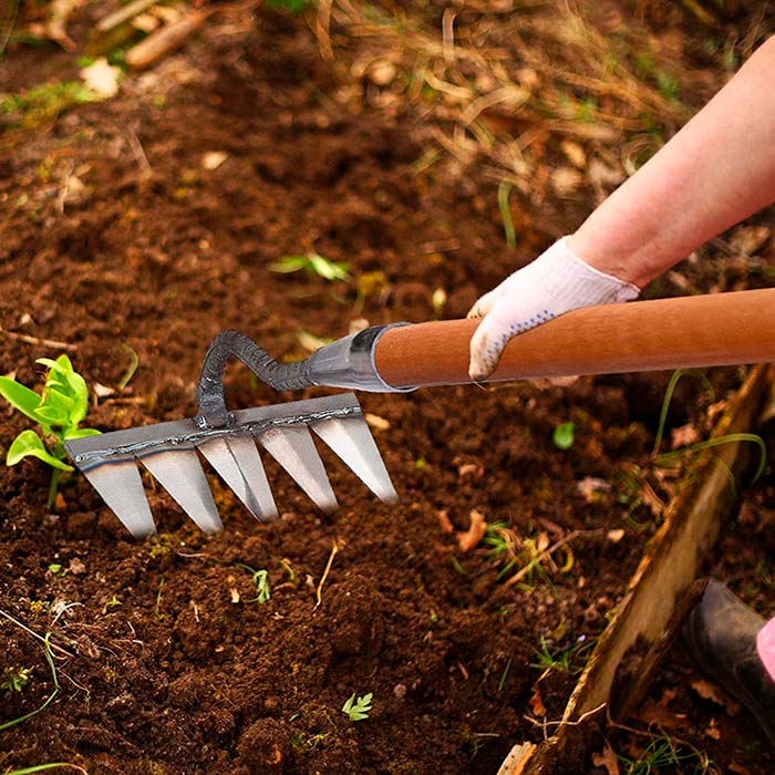 The Advanced Garden Hoe removes all weeds quickly and efficiently!