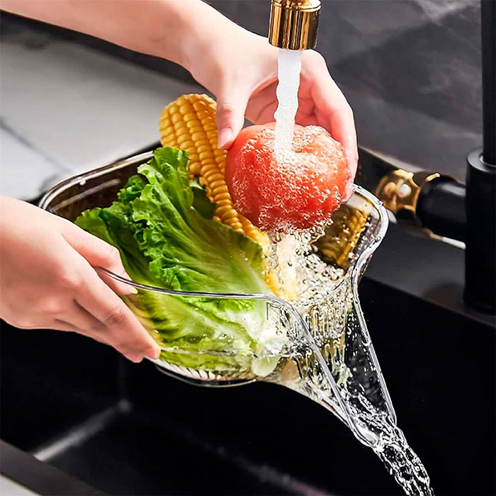 Multifunctional use for washing, draining and storing food.