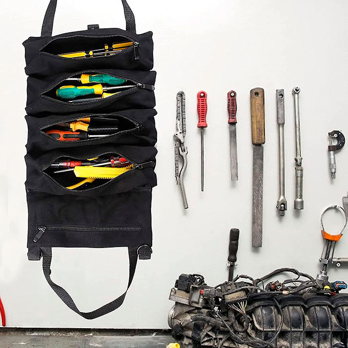 It has a buckle fastening, so it's easy to carry.