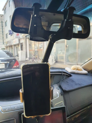 RotatableCarHolder, a 360-degree phone holder that can be mounted on the rear-view mirror